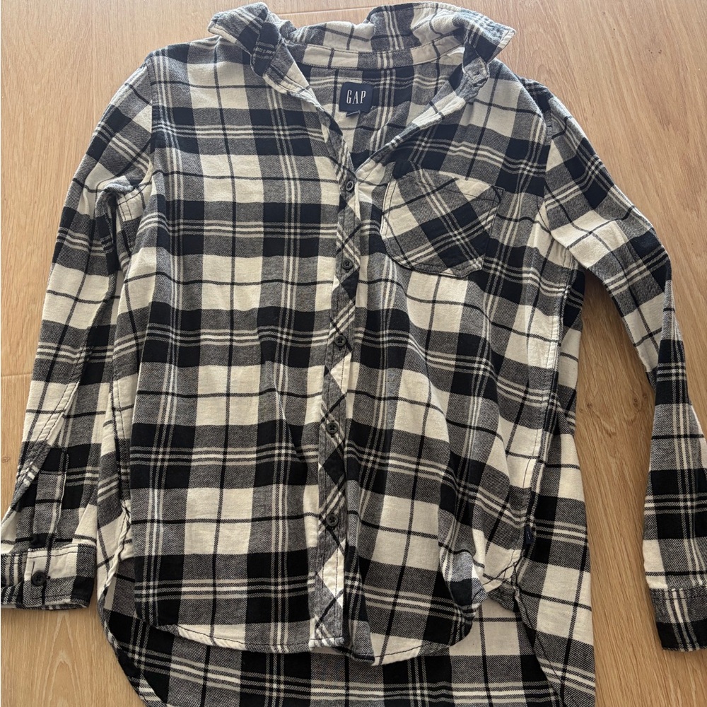 GAP Women Black and White Flannel Shirt
